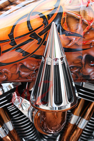 Custom Motorcycle Engine with Copper Pipes – Retro Build